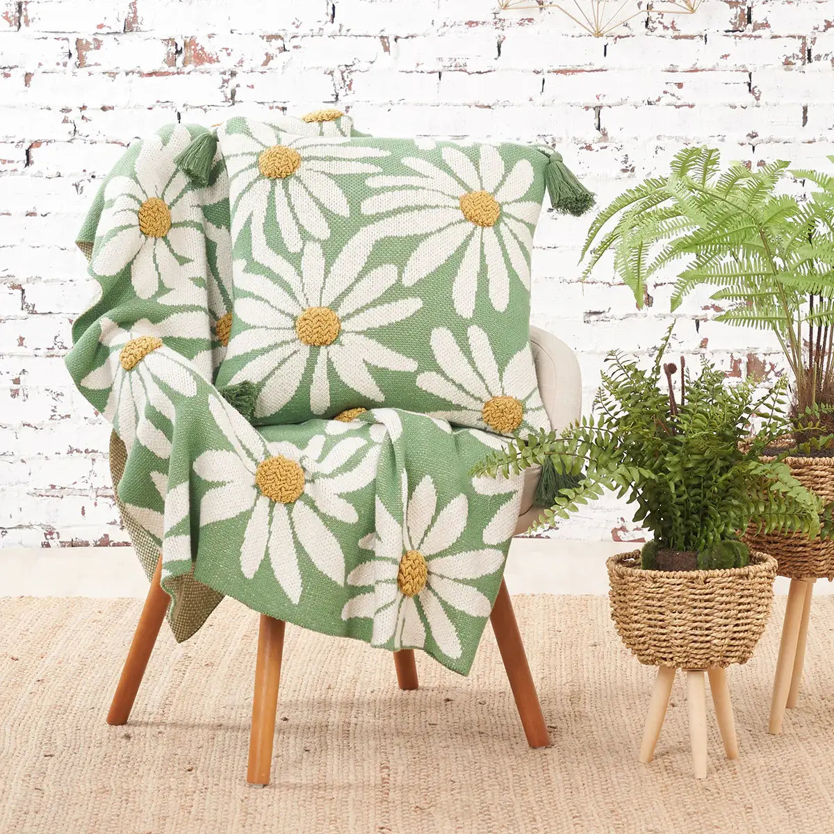 Daisy Floral Throw Pillow